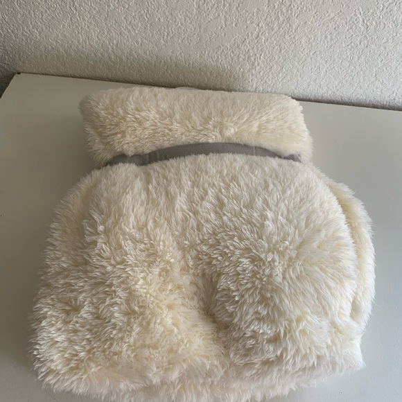 Cream Fuzzy Blanket - Picture 6 of 6